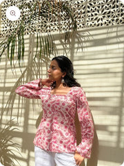 Women's Printed Straight Sleeveless Square Neck Flared Short Kurti for Women & Girls ā Pink & White Designer Kurti
